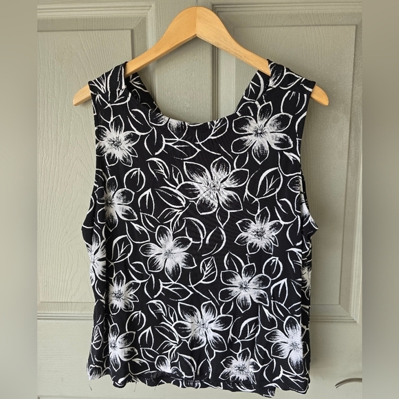 Kate Hill Floral Blouse 1X Women Sleeveless Waterfall Black White Coastal Strect - Picture 10 of 10